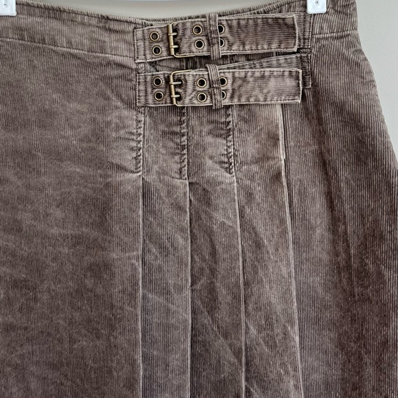 Vero Moda taupe corduroy wrap skirt - Picture 2 of 15